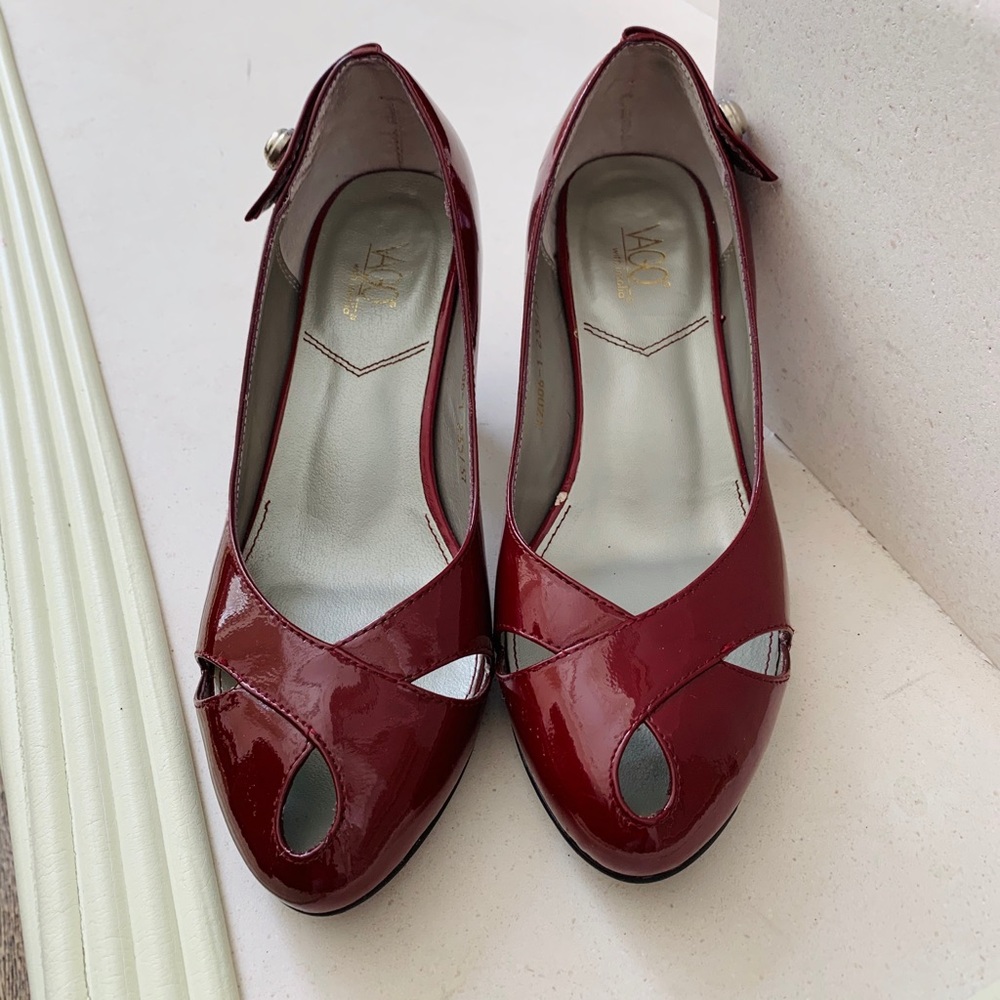 3/$20 VAGO High heels